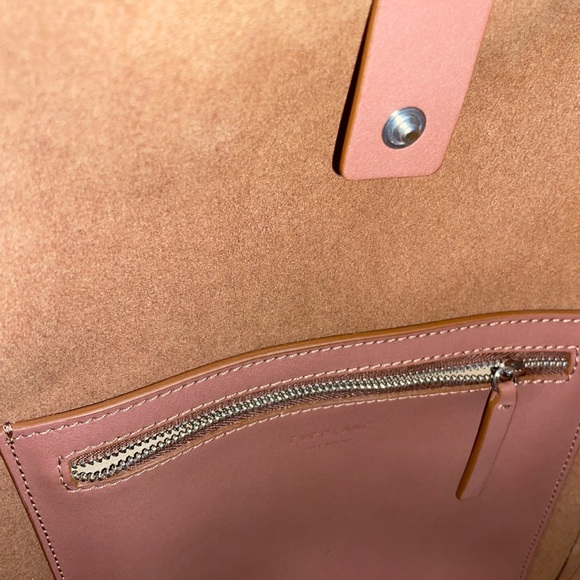 Everlane Studio Bag in Rich Cognac Leather. Made in Italy. - Picture 15 of 16